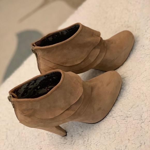 Cute Tan Steve Madden Boots / Booties Sz 6.5 - Picture 9 of 10